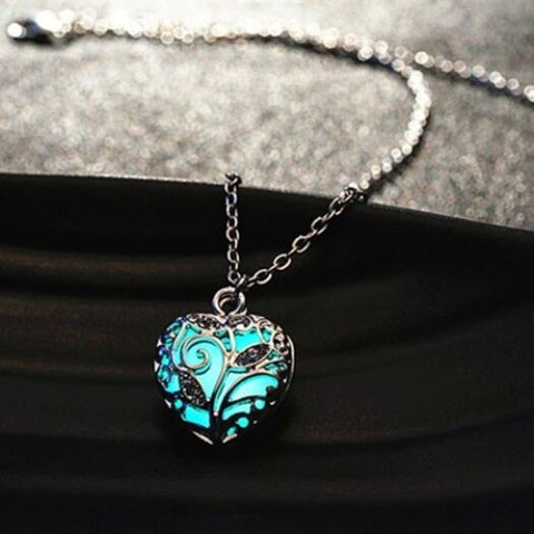 Sweet Luminous Heart Necklace For Women Random Color