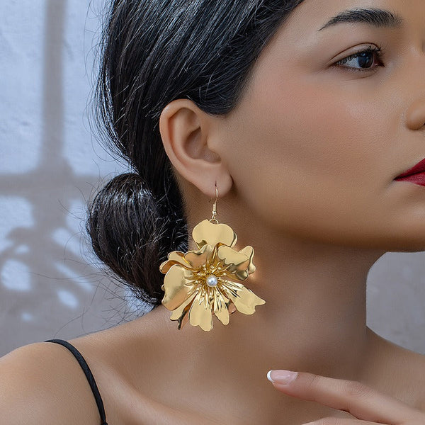 Veile Studios And American Light Luxury High End French Retro Petal Metal Flower Earrings