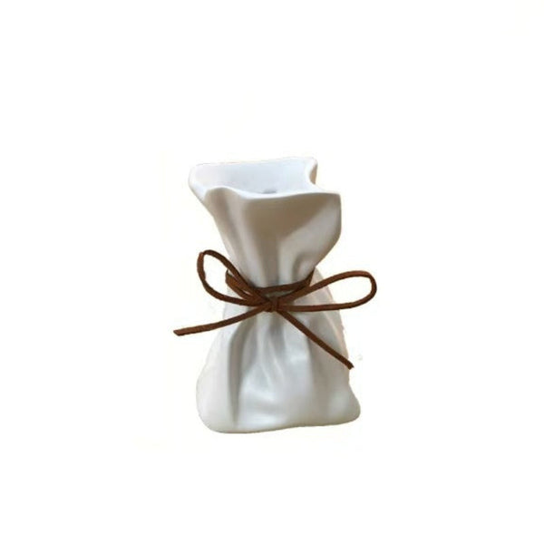 Resin Vase For Living Room And Dining Table Flower Arrangement Decorative Piece With Elegant Style Vases