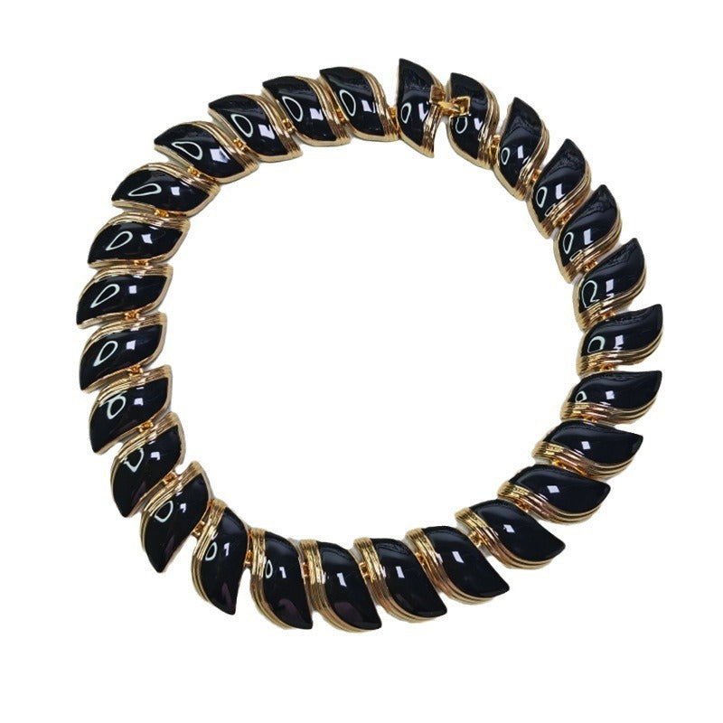 Veile Studios Retro High End Oil Dropping Leaf Necklace European Style Light Luxury Necklaces & Pendants