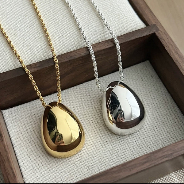 Veile Studios French Retro American Niche Design Egg Shaped Water Drop Pendant Necklace Necklaces & Pendants