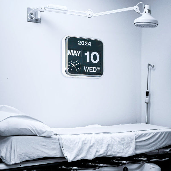 Banker's Wall Clock With Calendar Silent Analog Quartz Black 43 Centimetres Wall Clocks