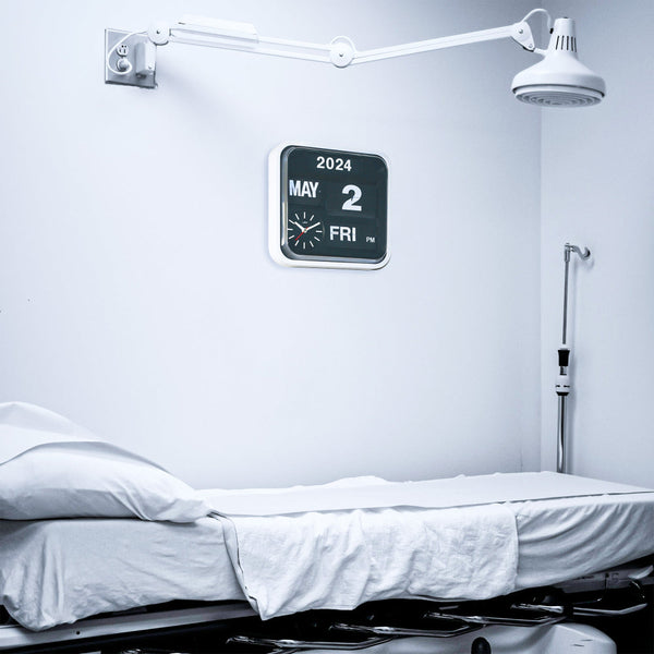 Banker's Wall Clock With Calendar In Black 32 Centimetres Silent Analog Quartz Wall Clocks