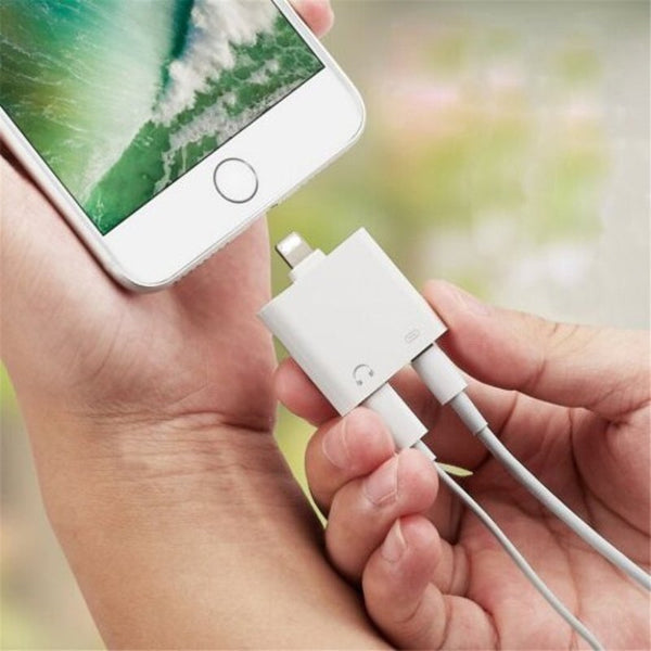 2 In 1 Dual Headphone Jack Adapter With Charge Splitter For Iphone X / 8 7 Plus White