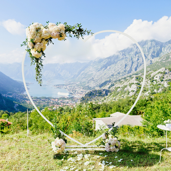 Heart Shaped White Metal Balloon Arch Stand Frame Display Kit For Wedding Venue Decorations