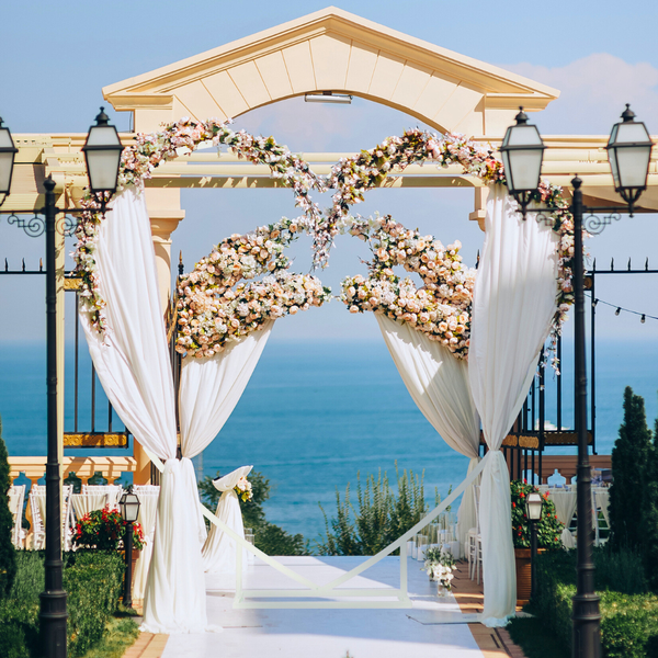 Heart Shaped White Metal Balloon Arch Stand Frame Display Kit For Wedding Venue Decorations