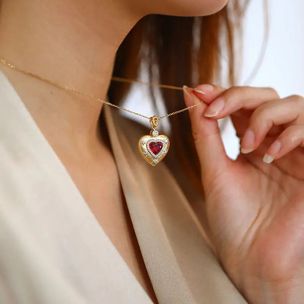 Luxury Fashion Red Zircon Heart Shaped Pendant Necklace For Women Exquisite Jewelry Accessories Gift Necklaces & Pendants