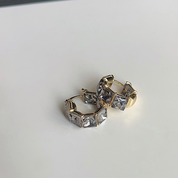 Veile Studios French Light Luxury Style Gray Glass Crystal Personalized And Sugar Cube Earrings