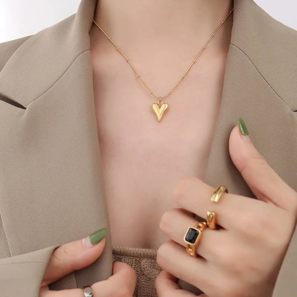 Fashionable And Minimalist Heart Shaped Necklace With Titanium Steel Plated 18K Real Gold Necklaces & Pendants