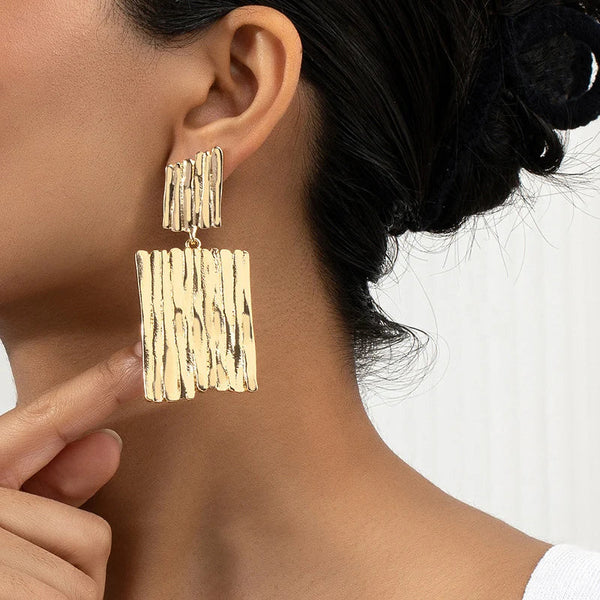 Veile Studios Exaggerated Large Gold With Vertical Patterns In Alloy Fashionable Style Earrings