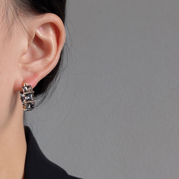 Veile Studios French Light Luxury Style Gray Glass Crystal Personalized And Sugar Cube Earrings