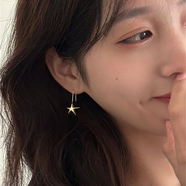 Veile Studios Retro Literary Natural Pearl Asymmetric Star Design Silver Needle Earrings