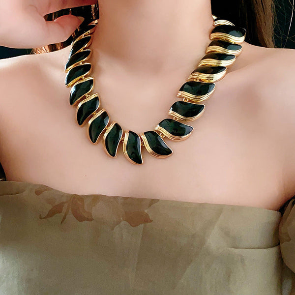 Veile Studios Retro High End Oil Dropping Leaf Necklace European Style Light Luxury Necklaces & Pendants