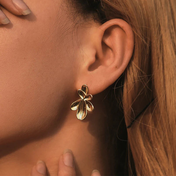 Veile Studios Irregular Three Dimensional Leaf Plated Earring In 18K Real Gold Colour Earrings