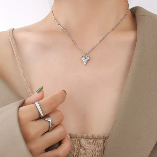 Fashionable And Minimalist Heart Shaped Necklace With Titanium Steel Plated 18K Real Gold Necklaces & Pendants