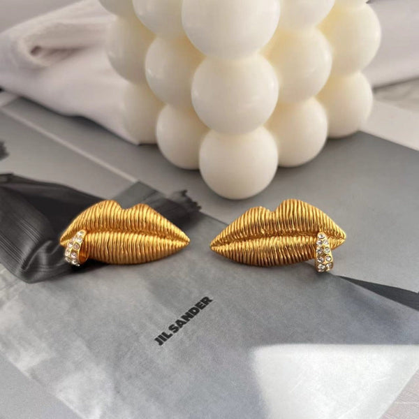 Veile Studios Abstract Mouth Diamond Buckle Copper Fashionable Personalized Earrings