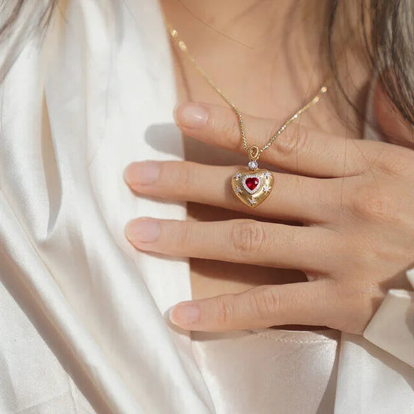 Luxury Fashion Red Zircon Heart Shaped Pendant Necklace For Women Exquisite Jewelry Accessories Gift Necklaces & Pendants