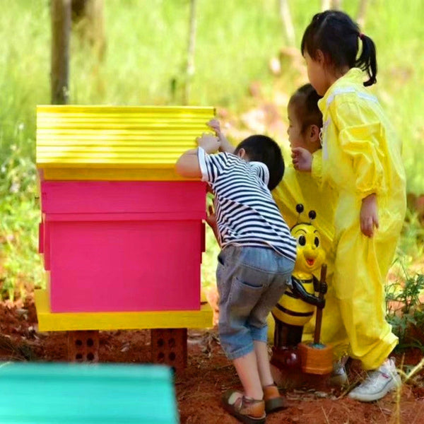 A Set Of Children's Beekeeper Suits (Breathable Type) Beekeeping Equipment And Gloves. Beekeeping Suits