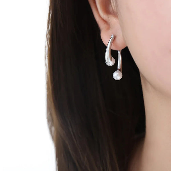 Elegant Split Design With High Gloss Pearl Inlay Simple Titanium Steel Gold Plated Earrings