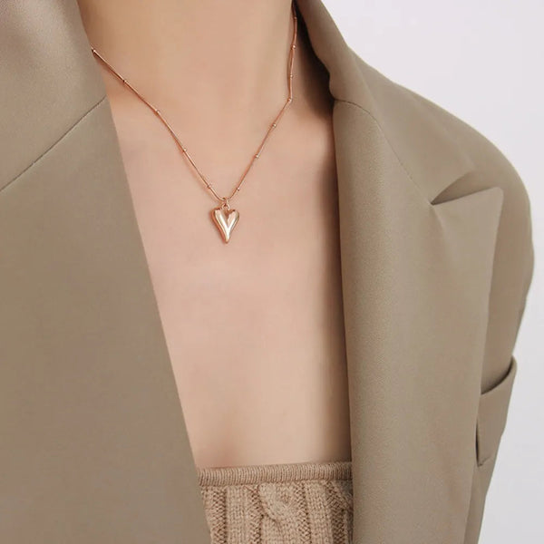 Fashionable And Minimalist Heart Shaped Necklace With Titanium Steel Plated 18K Real Gold Necklaces & Pendants
