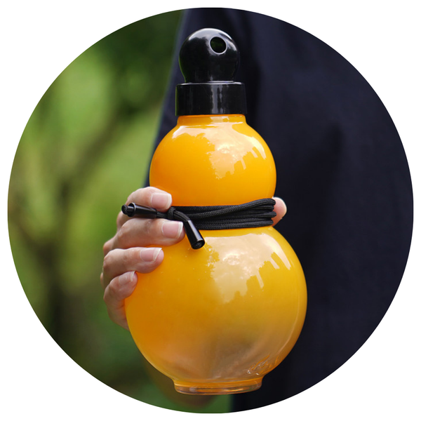 Elosung 32Oz Black Myth Wukong Inspired Gourd Water Plastic Yellow Bottle Decorative Double Layer Flask With Calligraphy And Accessories Water Bottles