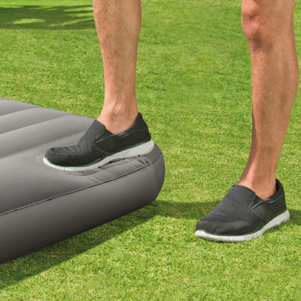 Jr. Twin Classic Airbed With Built In Pump Inflatable Mattresses & Airbeds