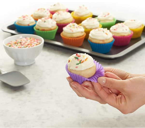 Round Reusable Pack Of 12 (Ovenproof Up To 220Ac) Assorted Colors Baking Trays