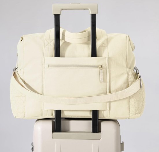 Sports Bag Waterproof Travel 24 Liter Carry Zippered Lightweight And Durable Suitable For Gym Training Yellow Gym Bags