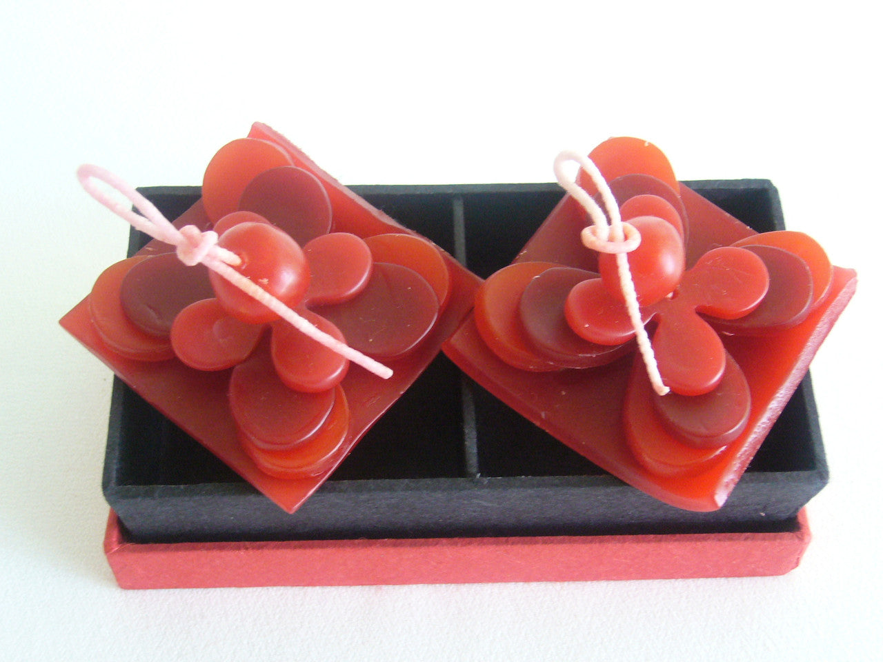 2 Red Lotus Floating Candles In Black Gift Box Set Birthday Xmas Valentine Mothers Day Present Seasonal Decorations