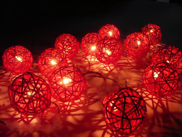 Red 5Cm Rattan Cane 50 Ball Battery Powered 5M String Lights Christmas Gift Home Wedding Party Bedroom Decoration Table Centrepiece Seasonal Decoratio