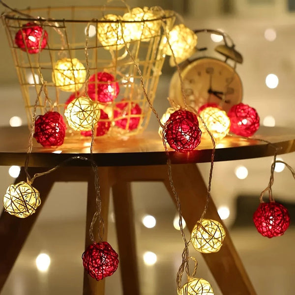 Red White 5Cm Rattan Cane 50 Ball Battery Powered 5M String Lights Christmas Gift Home Party Bedroom Decoration Table Centrepiece Seasonal Decorations