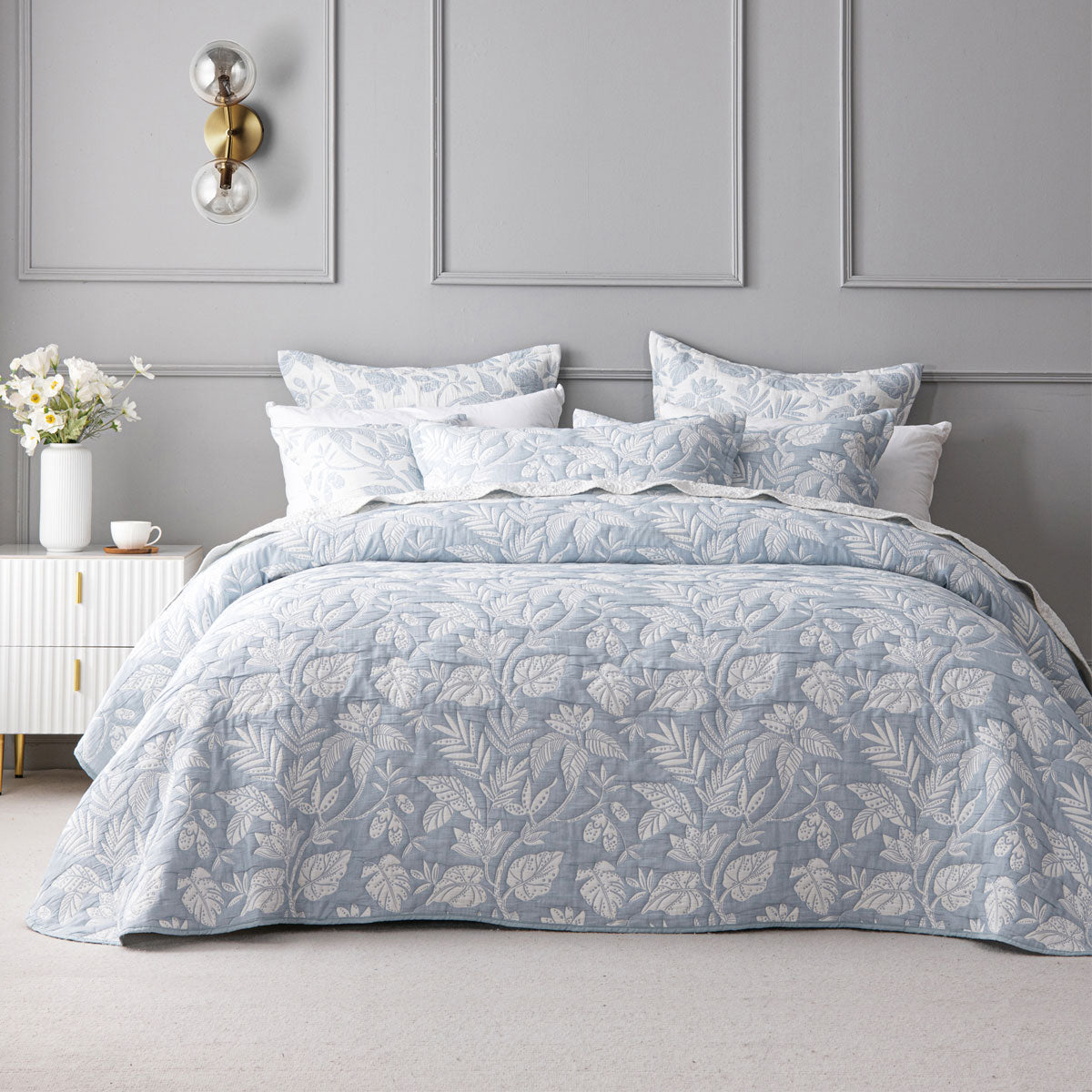 Bianca Laurieton Blue Jacquard Botanical Bedspread Set Queen Queen Doonas
