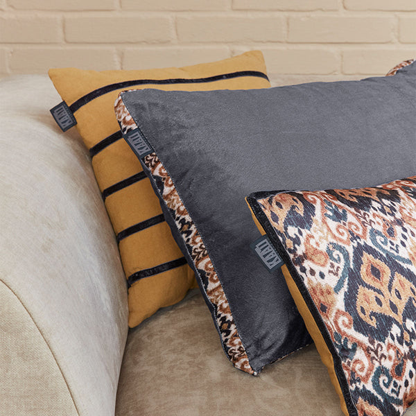 Kaat Amsterdam Julan Anthracite Velvet Oblong Filled Cushion 40Cm X 60Cm Cushions & Decorative Pillows