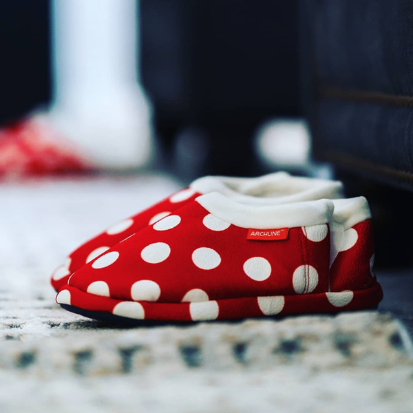 Archline Orthotic Slippers Closed Back Scuffs Moccasins Pain Relief Red Polka Dots Comfort Shoes