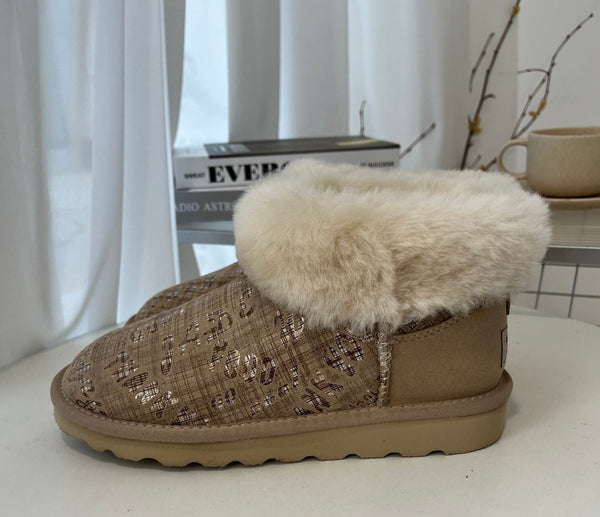 Womens Australian Sheepskin Wool Fur Mini Ugg Ankle In Sand Size 7 Boots