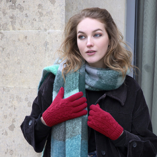 Dents Womens Cable Knit Gloves In Berry Gloves & Mittens