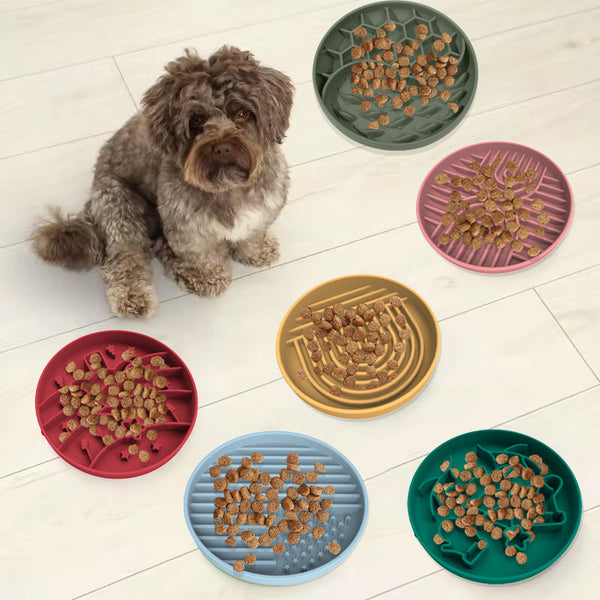 Elosung Red Silicone Slow Feeder Bowl For Dogs Anti Choking Christmas Themed Lick Mat Dog Feeding Mats