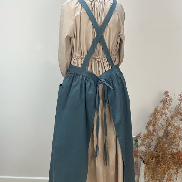 Grey Cotton Waterproof Artisan Apron 100X85cm Stylish Cross Back Design Ideal For Kitchen & Floral Work Aprons