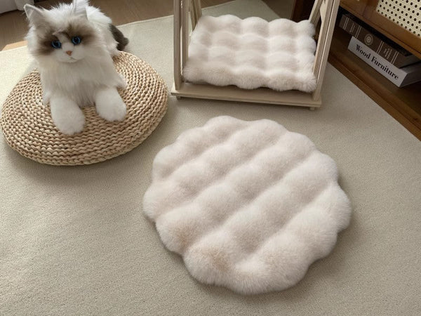 Beige Plush Round Cat Mat Soft Faux Fur Sleeping Pad 40Cm Diameter Pet Beds