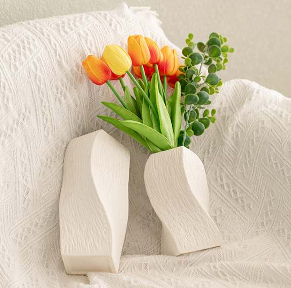 White Abstract Twisted Ceramic Vase Artistic Minimalist Flower Holder For Home Decor (20X10x10cm) Vases