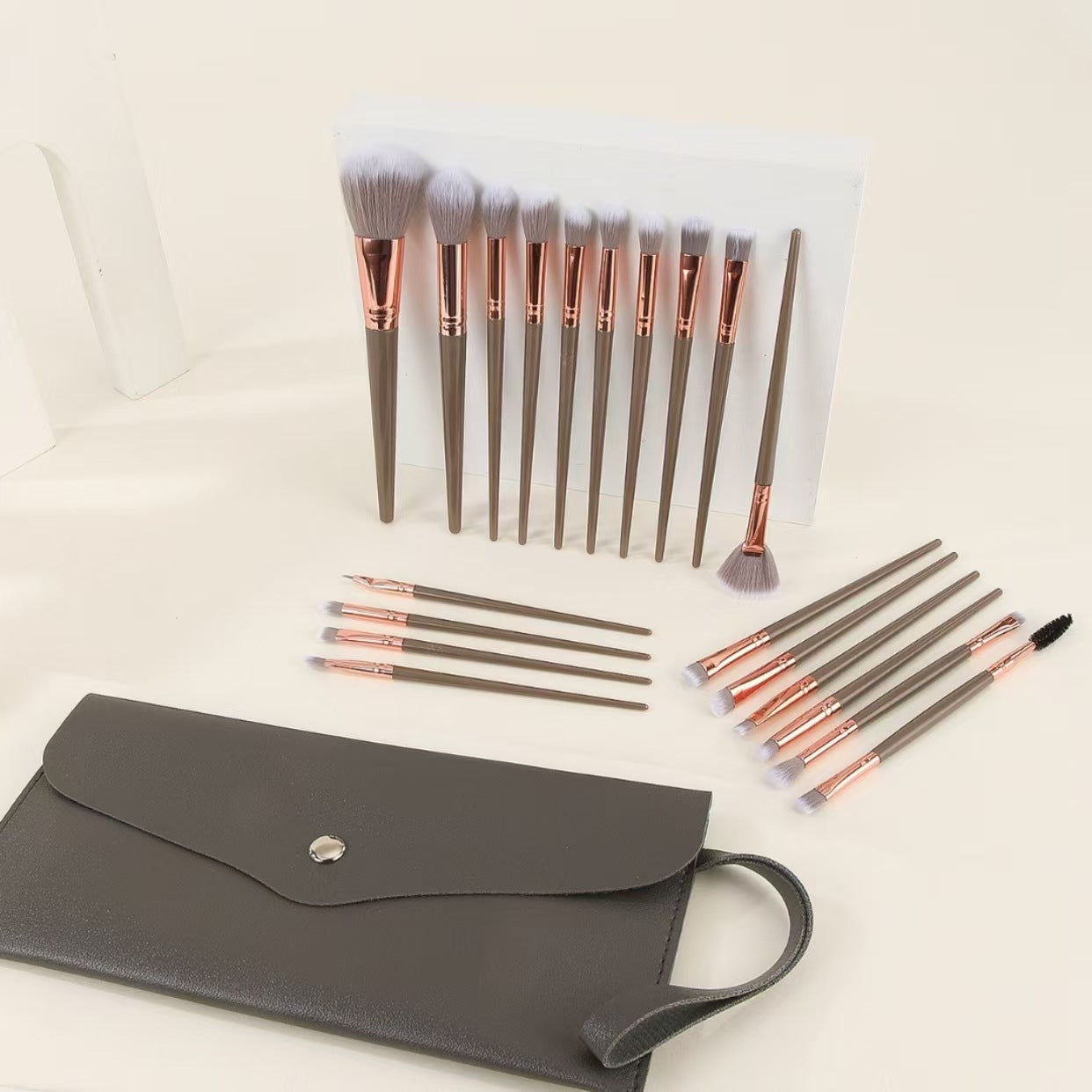 Brown And Glod Complete 20 Piece Makeup Brush Set With Travel Pouch Professional Synthetic Face & Eye Kit Brushes