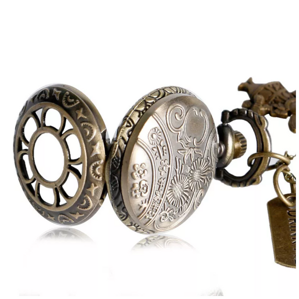 Veile Studios Small Alice Hollow Petal Pocket Watch With Pendant Rabbit Tag Alloy Design Pocket Watches