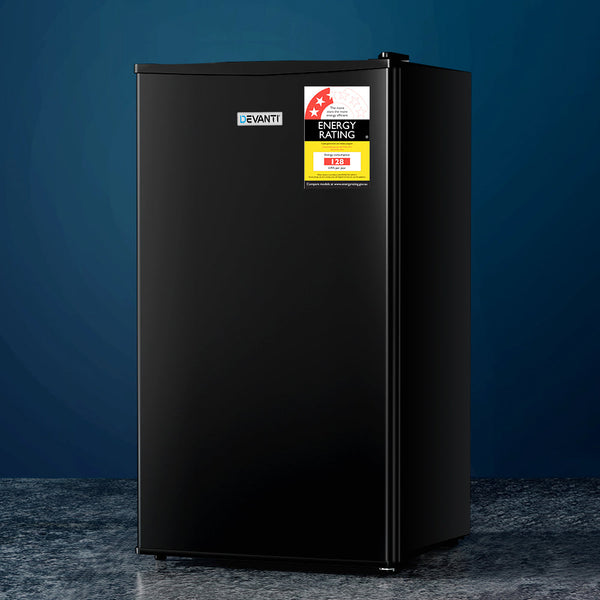 Mini Fridges Devanti 95L Bar Fridge Black