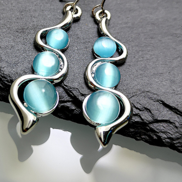 Veile Studios Bohemian Creative Curved Wavy Inlaid Hylan Cat's Eye Gemstone Swinging Earrings