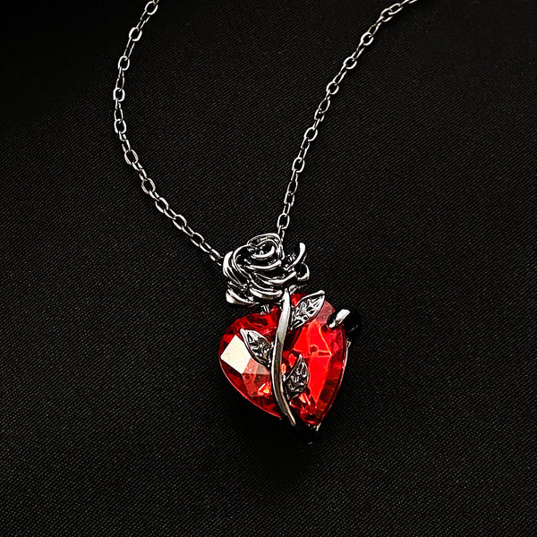 Veile Studios Punk Rose Love Necklace Fashion Personality Heart Shaped Clavicle Chain Pendant Necklaces & Pendants