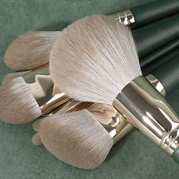 Makeup Soft Fluffy Tools Cosmetic Powder Eye Shadow Foundation Brushes