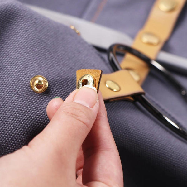 Brown Sturdy Canvas Kitchen Apron With Large Pockets Design For Chefs Aprons