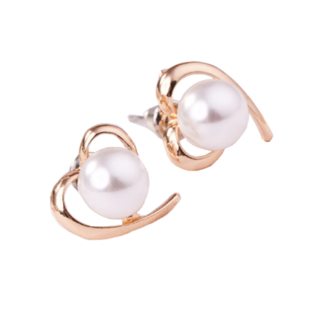 Veile Studios Simple Golden Heart Pearl Earrings