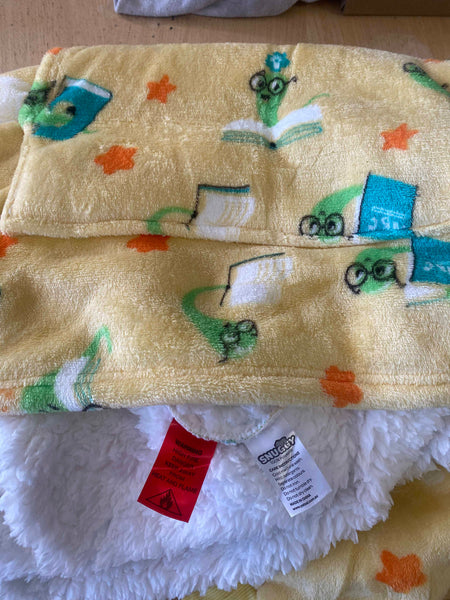 Girls Comfy Warm Blanket Hoodie With Sherpa Fleece Reverse Bookworm Blankets