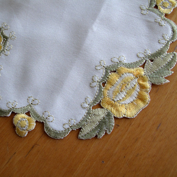 Set Of 2 Embroidered Doilies Floral 11 Placemats